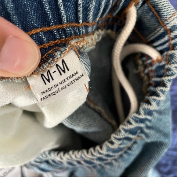 BDG Relaxed Fit Jeans in Blue and Tan - Picture 14 of 14